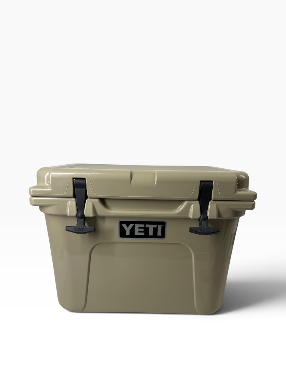 E1 YETI Cooler Roadie 20 Hard Cooler Desert Tan with Handle